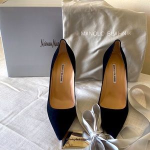NEW Manolo Blahnik BB Black Suede Pointed Toe Pumps. Size 9.5
